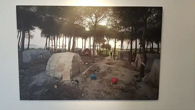 16.03.15-Exposicion fotos en M. de RT-ASNUCI-Campamento migrantes en Lepe (8)