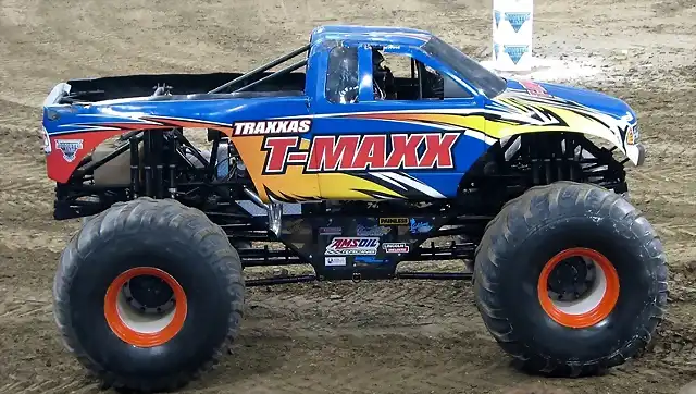 2005 49 Tmaxx real1