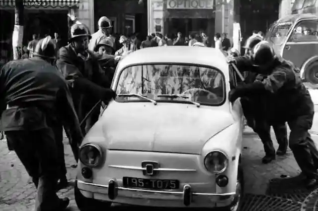 Paris - Boulevard Saint Germain, Studentenprotesten 7. Mai 1968 Paris - Boulevard Saint Germain, Studentenprotesten 7. Mai 1968