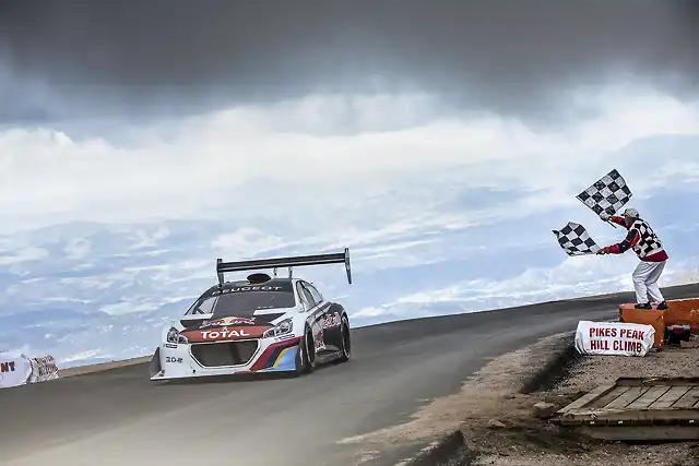 peugeot-208-t16-pikes-peak-loeb