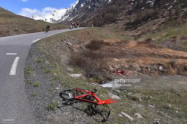 cycling-99th-tour-of-italy-2016-stage-19-illustration-landscape-snow-picture-id534696336