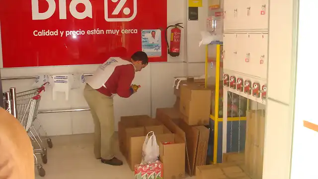 Operacion Banco de alimentos-Super DIA--M. de Riotinto-Fot.J.Ch.Q.28.11.2014.jpg (4)