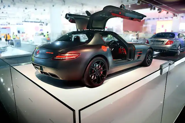 Mercedes-Benz-SLS-AMG-Night-Black-2