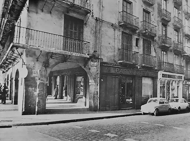 Calle Chapitela de Pamplona. Paraguas Archanco