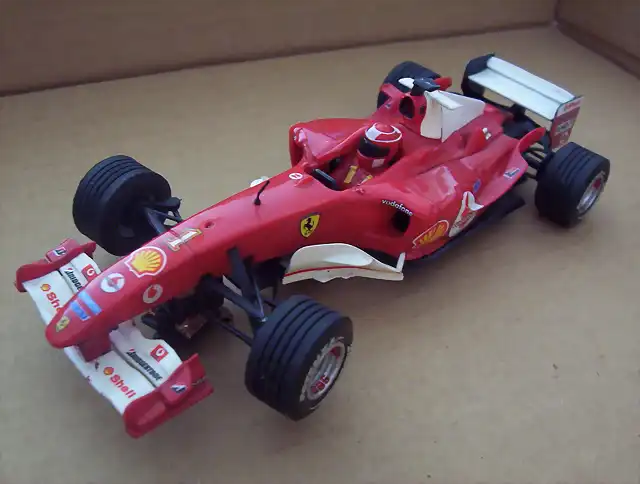 Ferrari F1 usado falta un retro y un apendice del ponton 14?