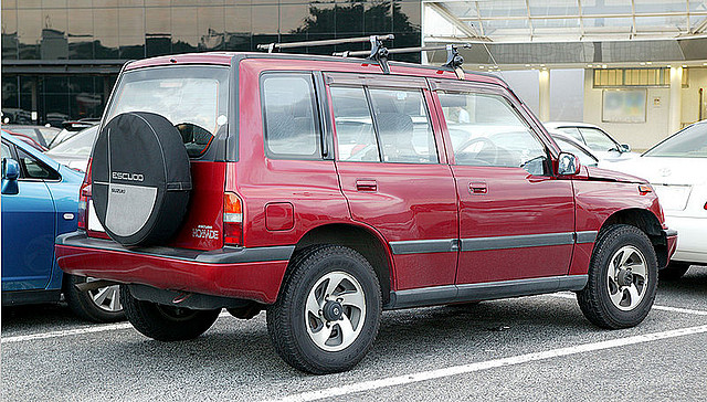 800px-Suzuki_Escudo_Nomade_001