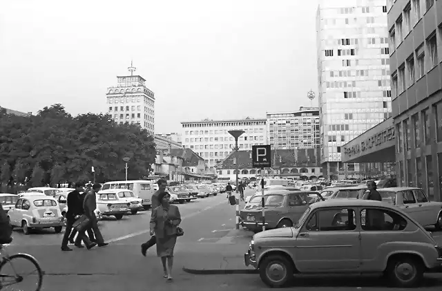 Ljubljana ? Einkaufszentrum mit Metalka Hochhaus, 1964