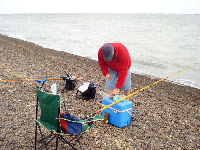 Preparando para pescar de costa