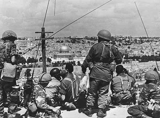 soldados israelitas parapetados en Jerusaln.