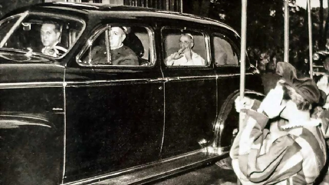 PAPA PIO XII 1 EN COCHE