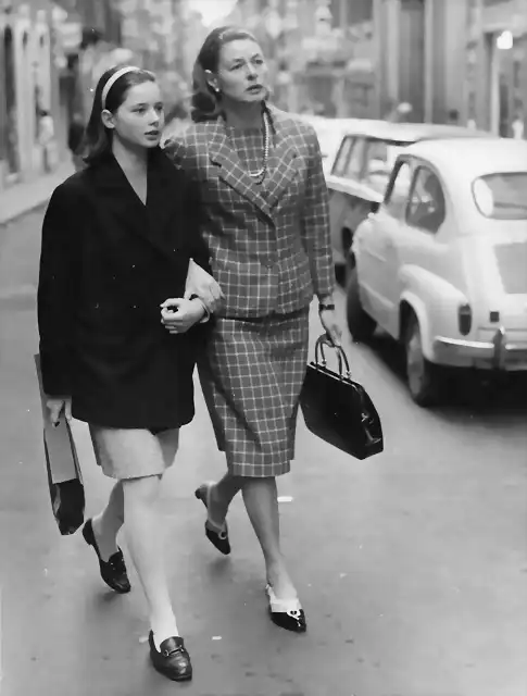 Rom - Via Condotti, Ingrid Bergman, schwedische Schauspielerin mit ihrer Tochter Isabella Rossellini, 1962