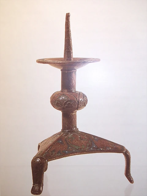 candelabro, hacia 1200, taller de Silos. Museo de arte de Catalu?a candelabro, hacia 1200, taller de Silos. Museo de arte de Catalu?a