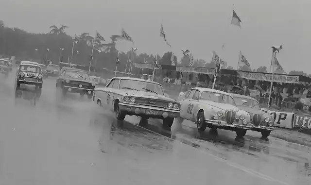 TdF'61 - Ford Galaxie & Jags