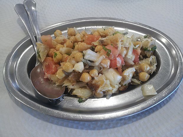 Ensalada de garbanzon con cebolla