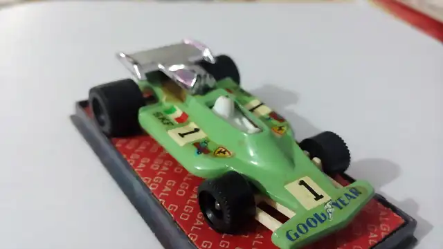 F1 Ferrari 312T n? 23 verde manzana