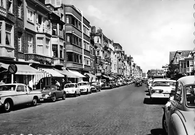 Knokke-Le_Zoute_-_Avenue_du_Littoral_avec_une_MG_A_parmi_la_production_mondiale