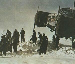 italianos intentando escpara en un Savoia SM 81asedio-aerodromo1