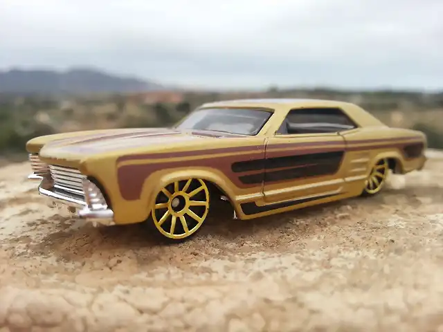 BUICK RIVIERA '64 GOLD