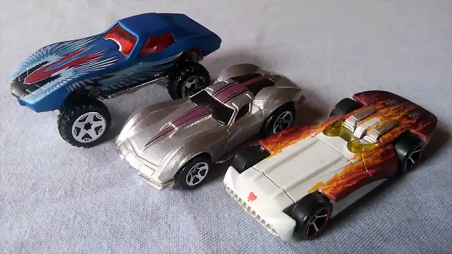 Corvette C3 monster, Corvette '63 tooned y Chevrolator HW