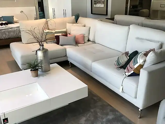 sofa-blanco-chaiselongue-vitoria-mesa