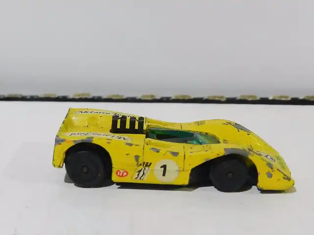 11 McLaren n?1 amarillo (serie 10)