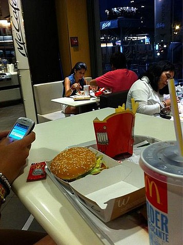 Hugo y Mar?a en McDonald's 19-6-2012 (2)