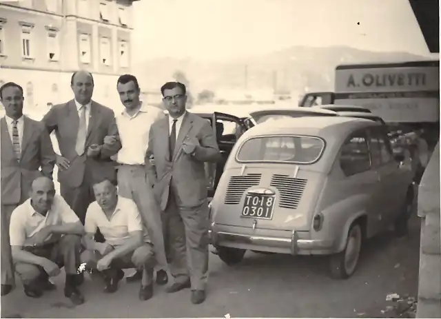 Ivrea - Stadtteil Turin, Adriano Olivetti mit F?hrungsteam vor seiner Maschinenfabrik