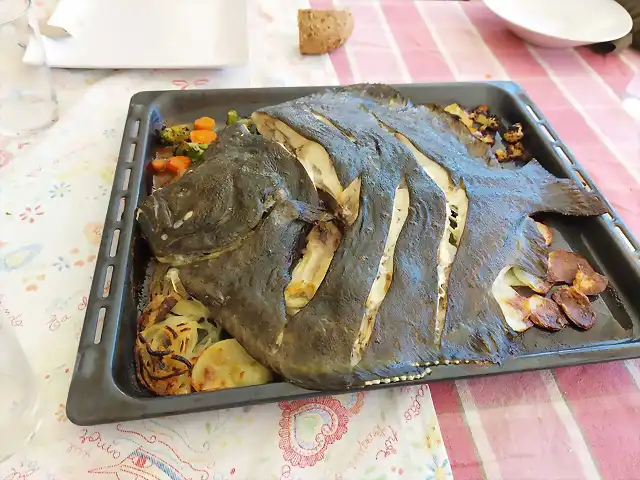 Rodaballo al horno con patatas