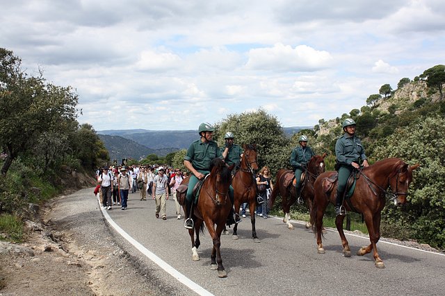 por la carretera