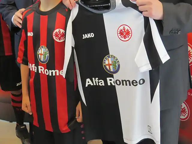 Eintracht Frankfurt 13 14 Kits