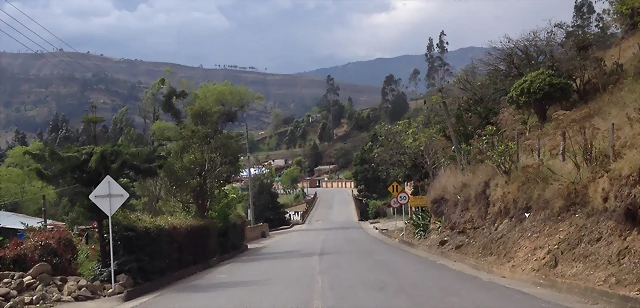 1. Inicio sobre el puente Guaya 1. Inicio sobre el puente Guaya