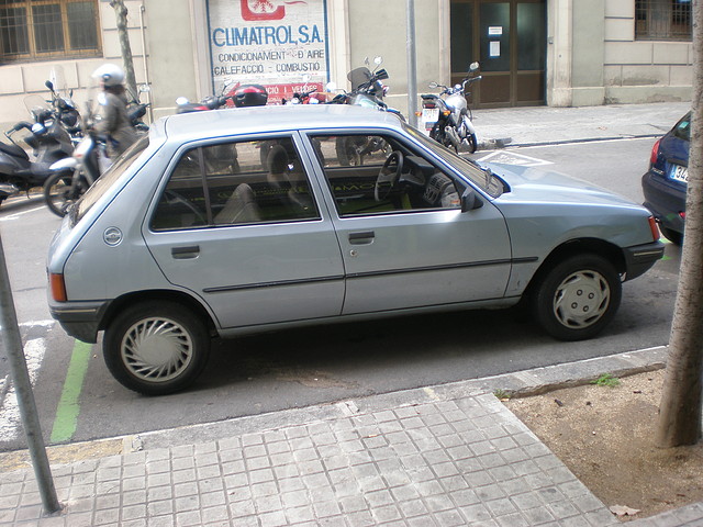 Vehiculos antiguos eb la calle 24 Febrero 2011 052