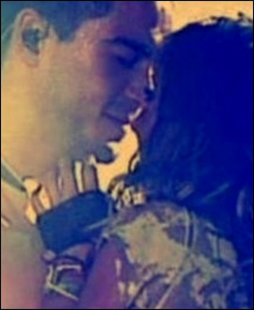 Anyy y ponchoo Anyy y ponchoo