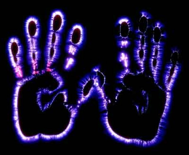 kirlian_hands