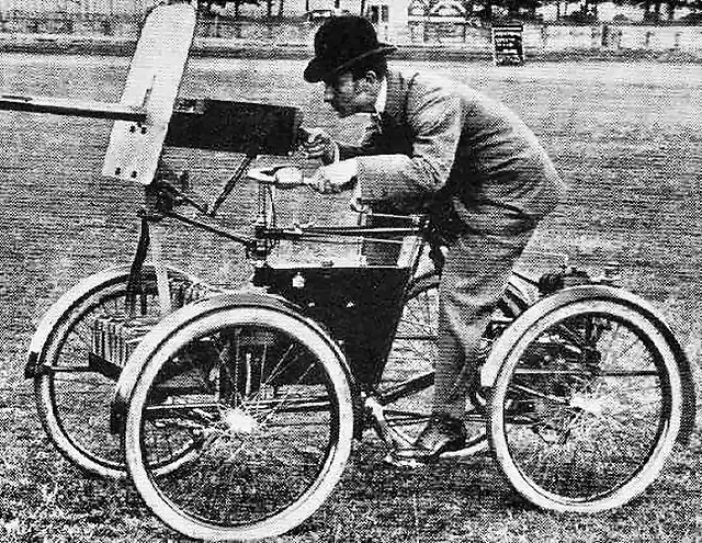 Quadriciclo armado. Ao 1899