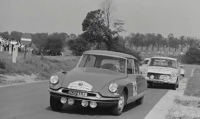 Citron DS & Peugeot - TdF'61