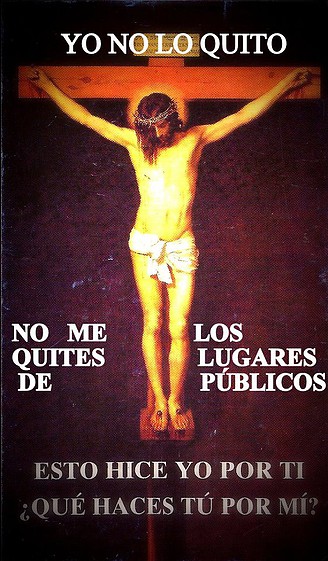 letrero si al crucifijo