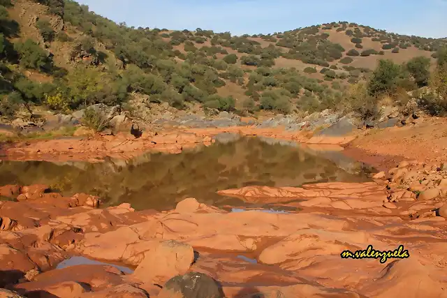 09, piedras, barro y agua, marca