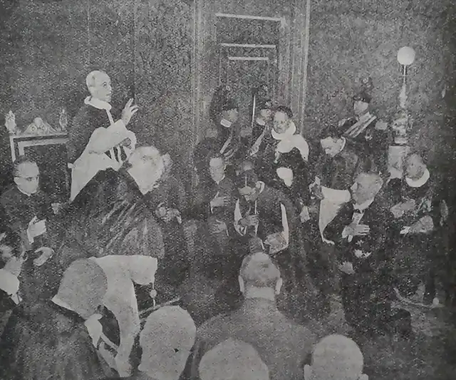 pio xii bendiciendo espasa