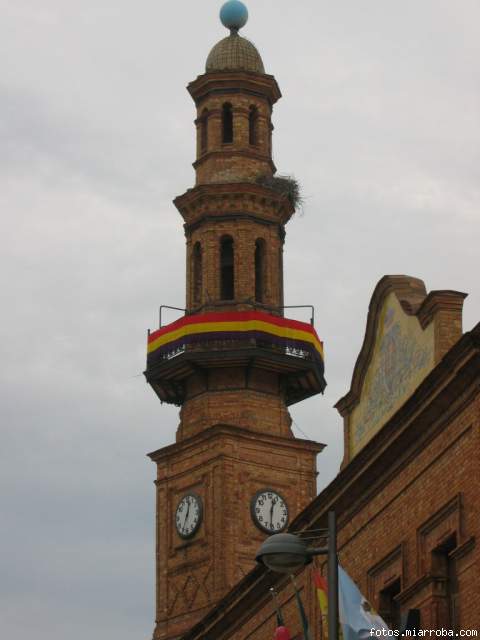 torre con bandera republicana