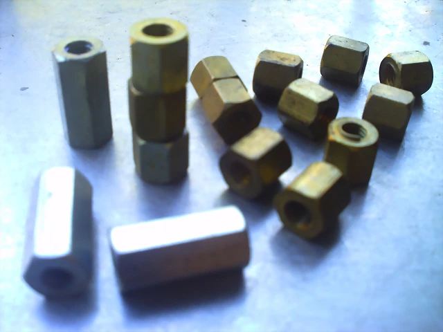 tuercas de tapa de bronce