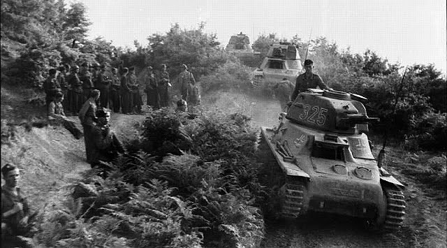 tanques franceses Hotchkiss en manos alemanas en la invasin Yugo1941