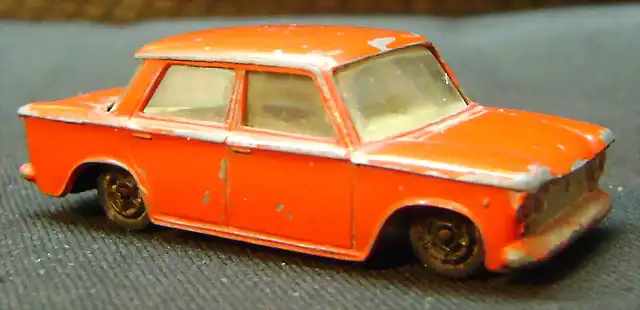 4d Fiat 1500 naranja (serie 10)