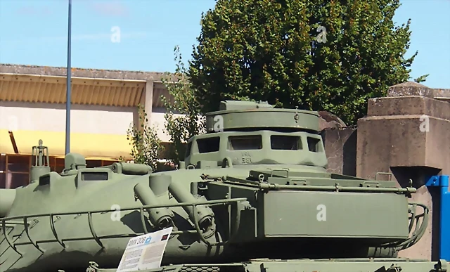 amx-30b-no-6380292-in-the-tank-museum-saumur-france-pic-2-DGY05J