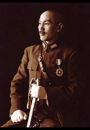 415px-Chiang_Kai-shek_in_full_uniform[1]