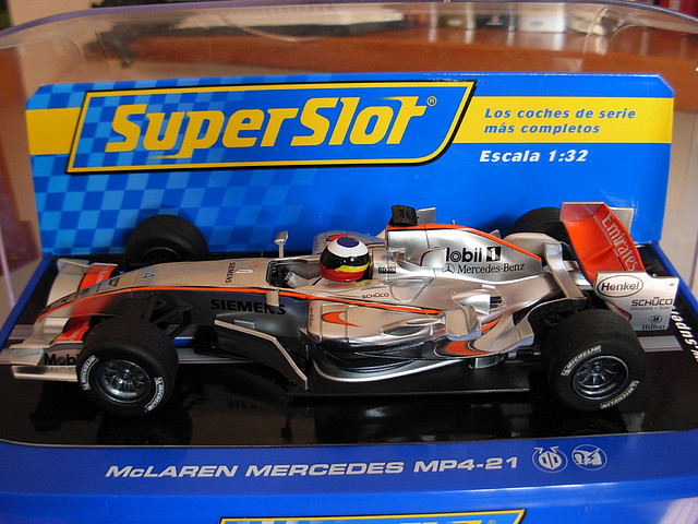 27 McLAREN MP4-21