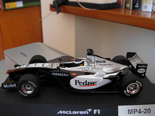 22 McLAREN MP4-20