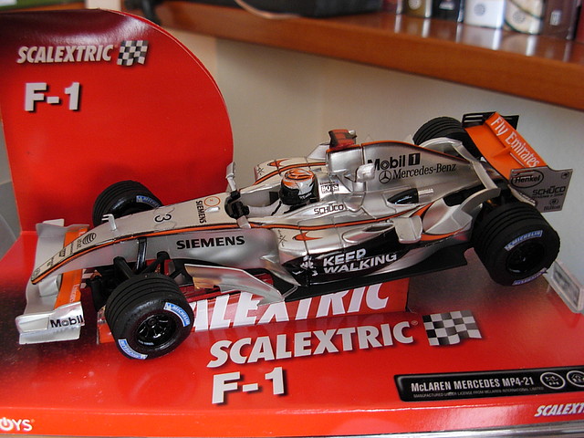 26 McLAREN MP4-21