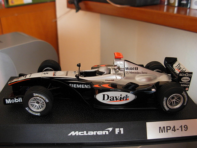 21 McLAREN MP4-19