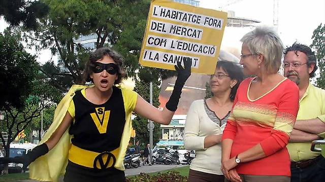 ada-colau-revienta-acto-electoral-imma-mayol-2007-1431341748894